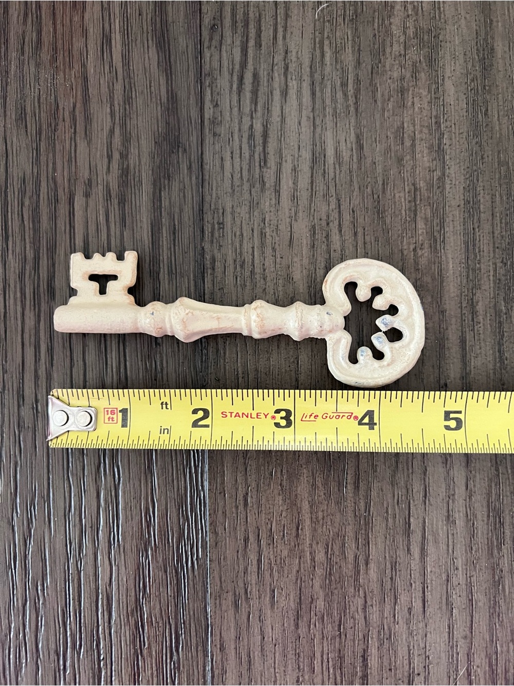 Decorative Vintage-Style Cream Skeleton Key Accent